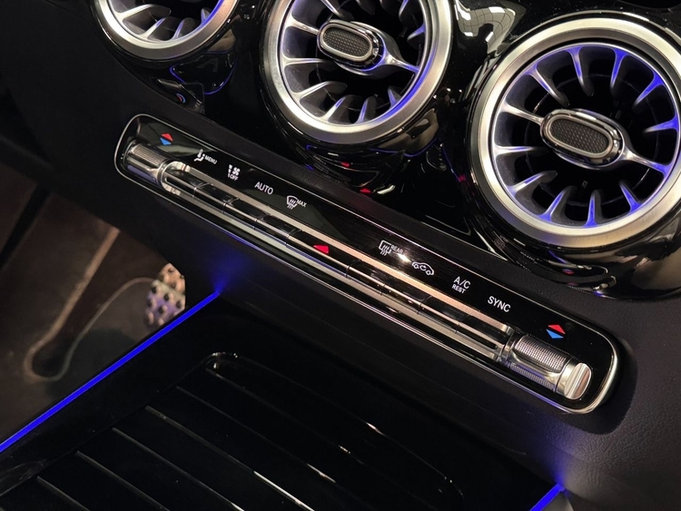 Mercedes GLA 200D 4MATIC AMG foto 43