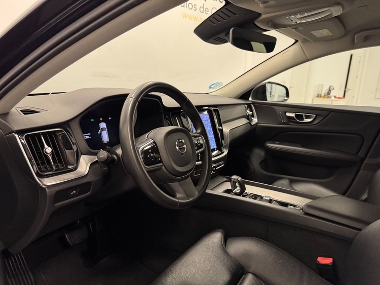 Volvo V60 2.0 B4 D PLUS DARK AUTO foto 14
