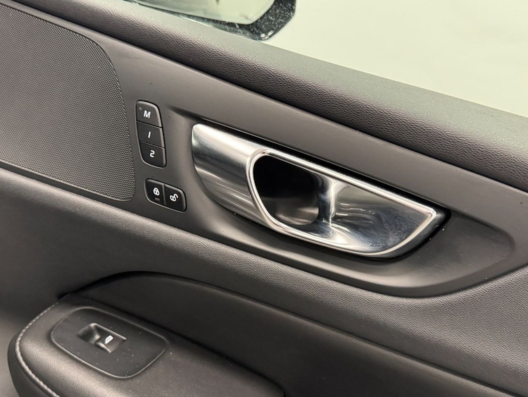 Volvo V60 2.0 B4 D PLUS DARK AUTO foto 26