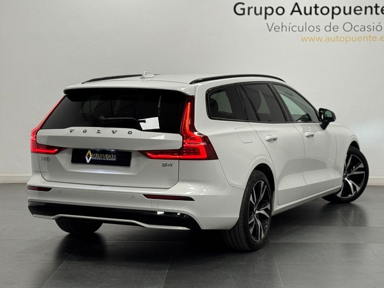 Volvo V60 2.0 B4 D PLUS DARK AUTO foto 4