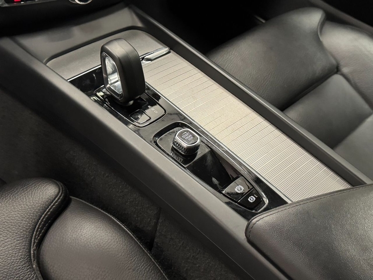 Volvo V60 2.0 B4 D PLUS DARK AUTO foto 28