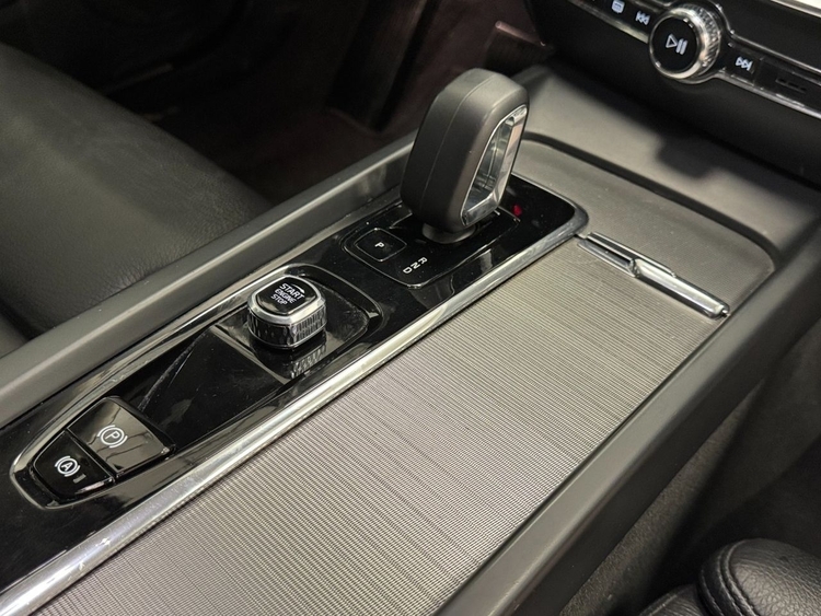 Volvo V60 2.0 B4 D PLUS DARK AUTO foto 37