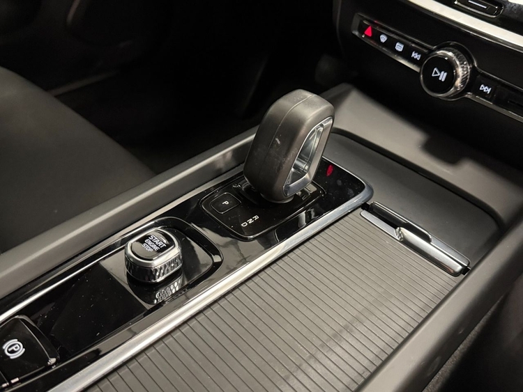 Volvo V60 MOMENTUM PRO AUTO  foto 36