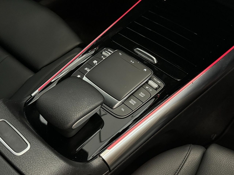 Mercedes GLA GLA 200 foto 35