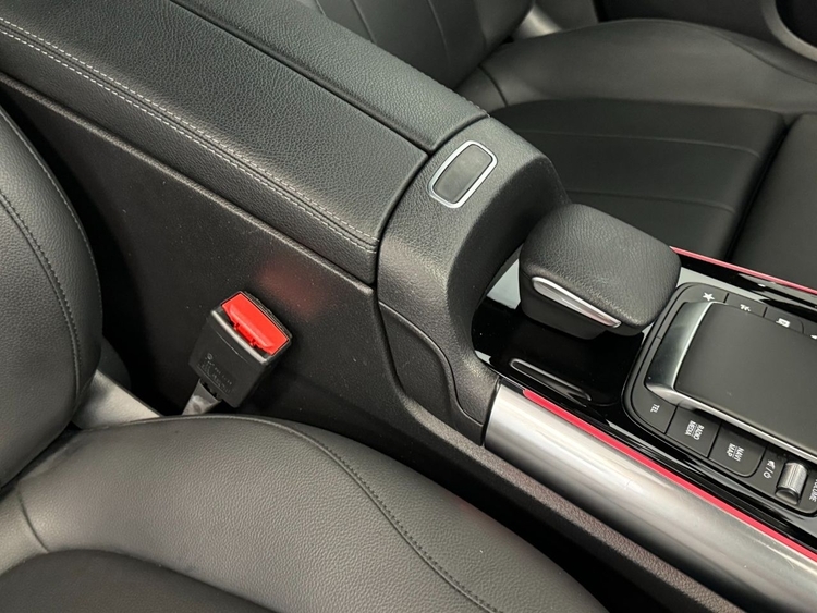 Mercedes GLA GLA 200 foto 36