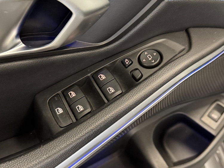 BMW Serie 3 318d AUTO foto 16