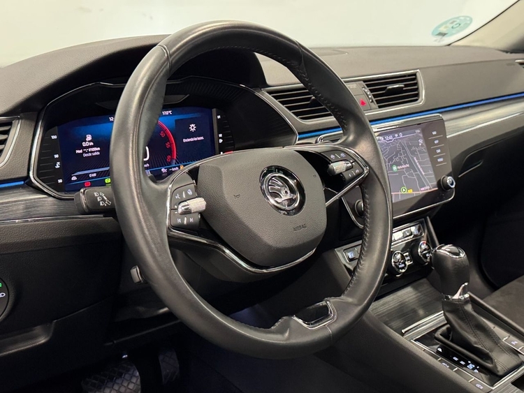 Skoda Superb COMBI STYLE 2.0TDI 200CV DSG foto 25