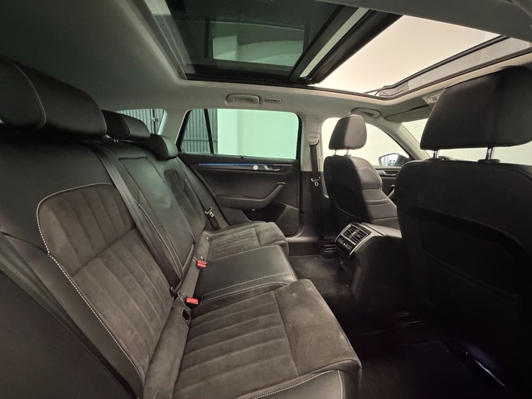 Skoda Superb COMBI STYLE 2.0TDI 200CV DSG foto 42