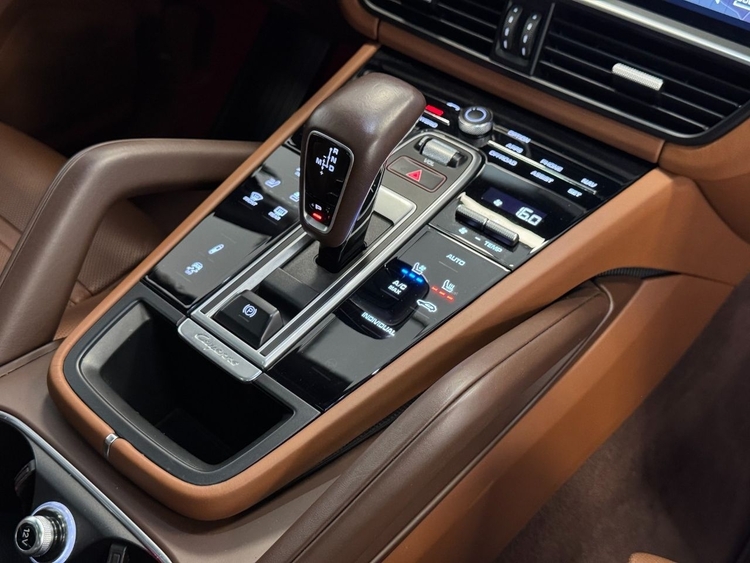 Porsche Cayenne CAYENNE E-HYBRID  foto 50