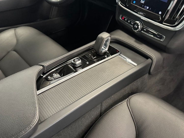 Volvo V90 MOMENTUM PRO AUTO foto 37