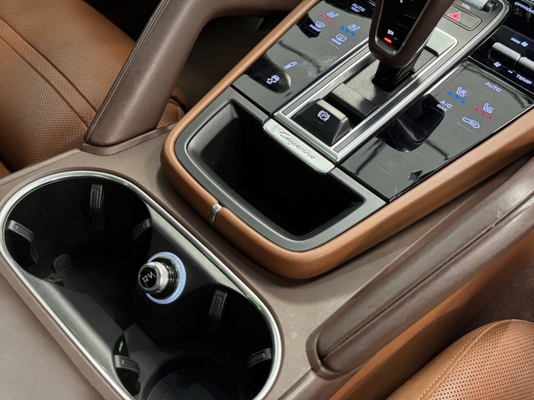 Porsche Cayenne CAYENNE foto 32