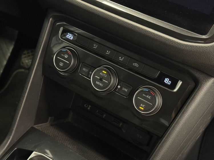 Volkswagen Tiguan ADVANCED foto 32