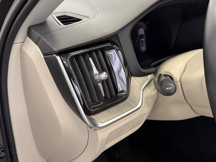 Volvo V60 ULTIMATE AUTO  B4 D foto 16