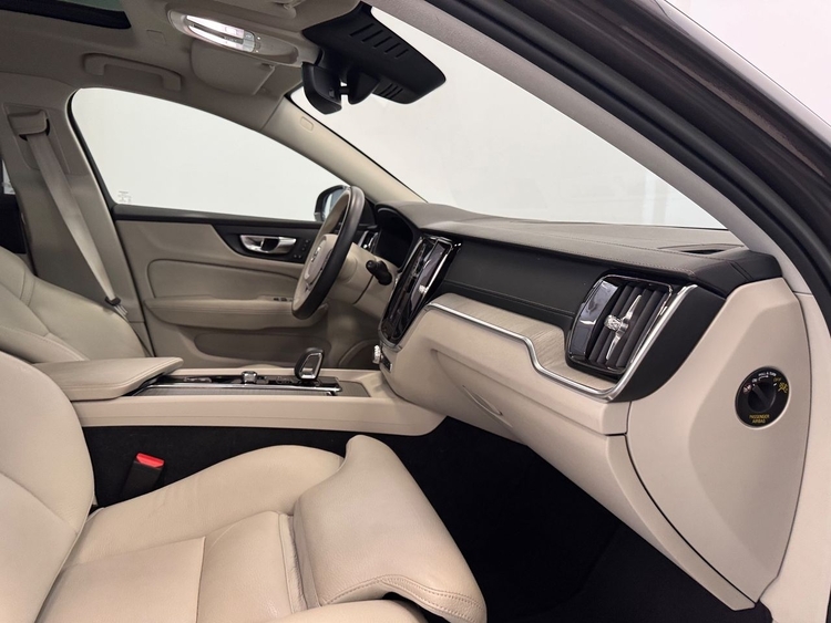 Volvo V60 ULTIMATE AUTO  B4 D foto 33