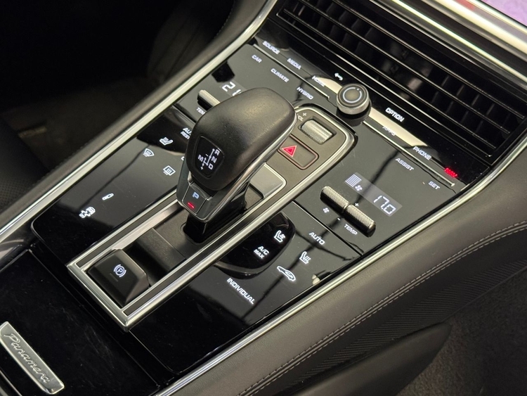 Porsche Panamera 4 E-HYBRID foto 37