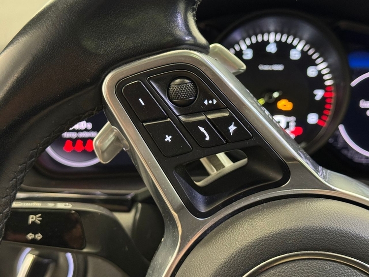 Porsche Cayenne E-HYBRID foto 19
