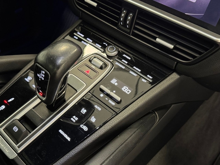 Porsche Cayenne E-HYBRID foto 42