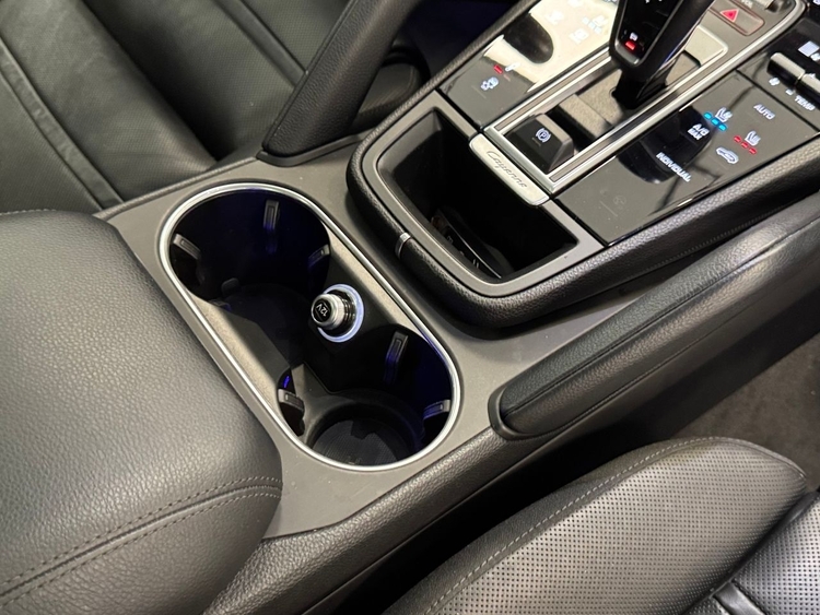 Porsche Cayenne E-HYBRID foto 44
