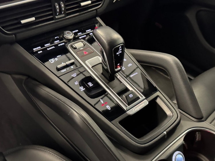 Porsche Cayenne E-HYBRID foto 28