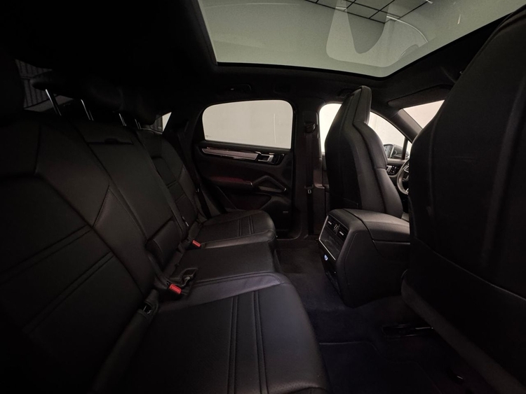 Porsche Cayenne E-HYBRID foto 44