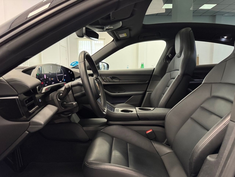Porsche Taycan TAYCAN foto 15