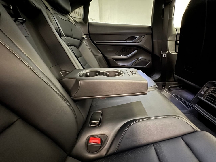 Porsche Taycan TAYCAN foto 45