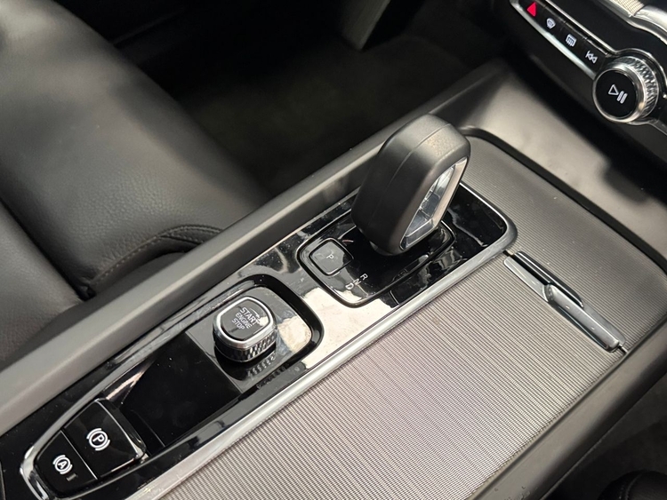 Volvo XC60 Plus Bright Auto foto 33