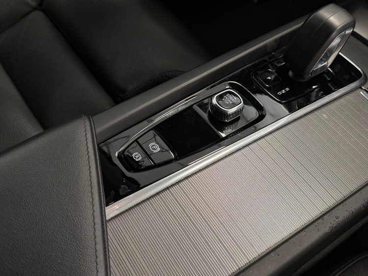 Volvo XC60 Plus Bright Auto foto 34