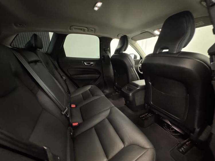 Volvo XC60 Plus Bright Auto foto 35