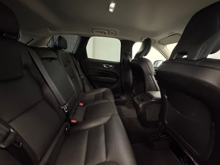 Volvo XC60 Plus Bright Auto foto 36