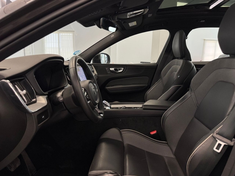 Volvo XC60 B4 D PLUS DARK AUTO foto 15