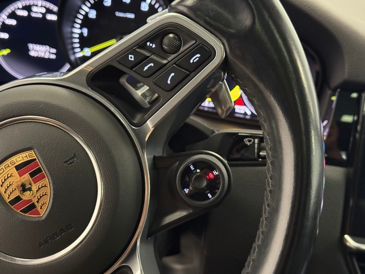 Porsche Cayenne E-HYBRID foto 22