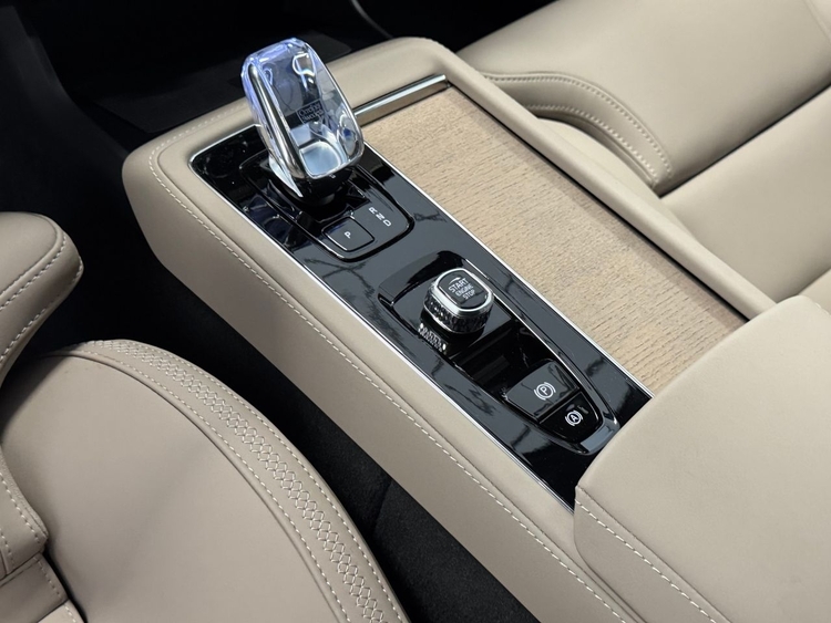 Volvo XC90 T8 AWD PLUS DARK RECHARGE AUTO foto 25
