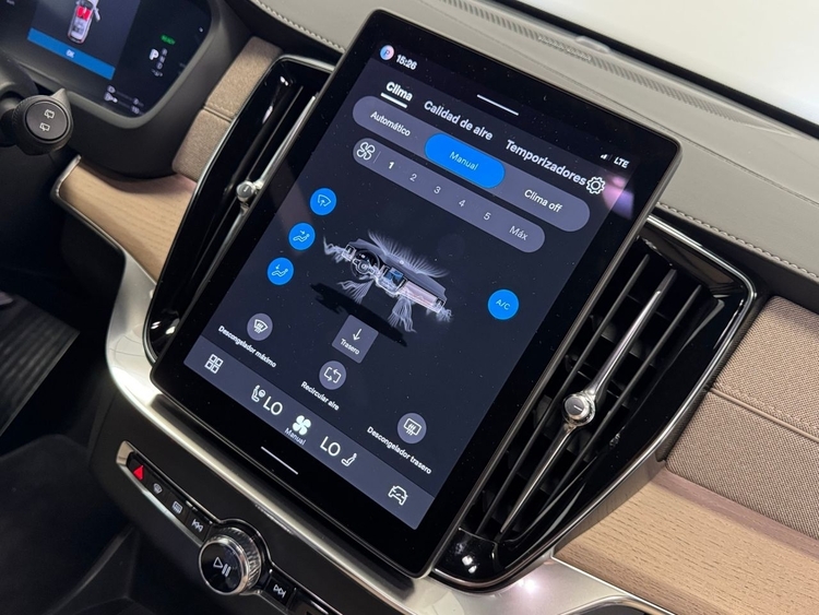 Volvo XC90 T8 AWD PLUS DARK RECHARGE AUTO foto 32