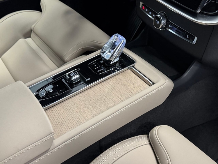 Volvo XC90 T8 AWD PLUS DARK RECHARGE AUTO foto 37