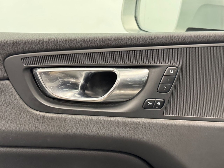 Volvo XC60 B4 D INSCRIPTION AUTO foto 17