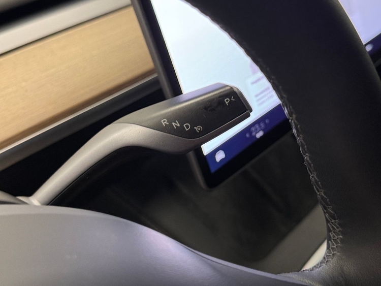 Tesla Model Y MODEL Y PERFORMANCE foto 15