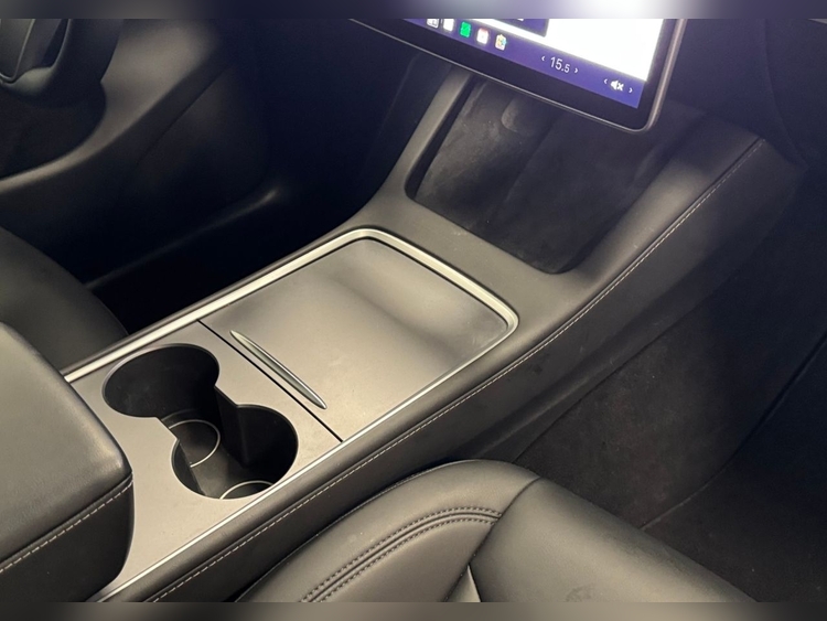 Tesla Model Y MODEL Y PERFORMANCE foto 24