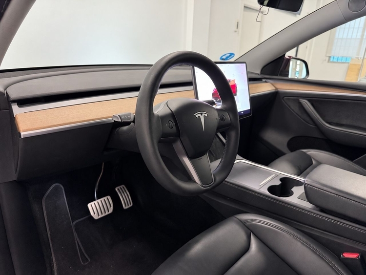 Tesla Model Y MODEL Y PERFORMANCE foto 8